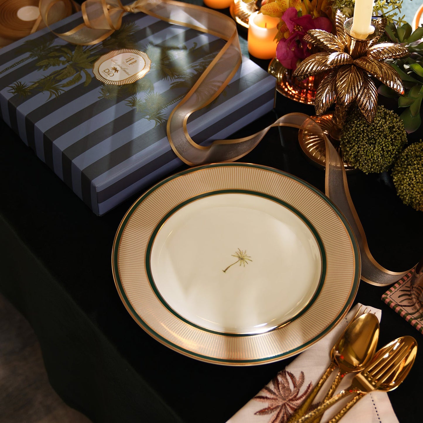 Set of Beige Green Verde Print Porcelain Dinner Plates – Dots